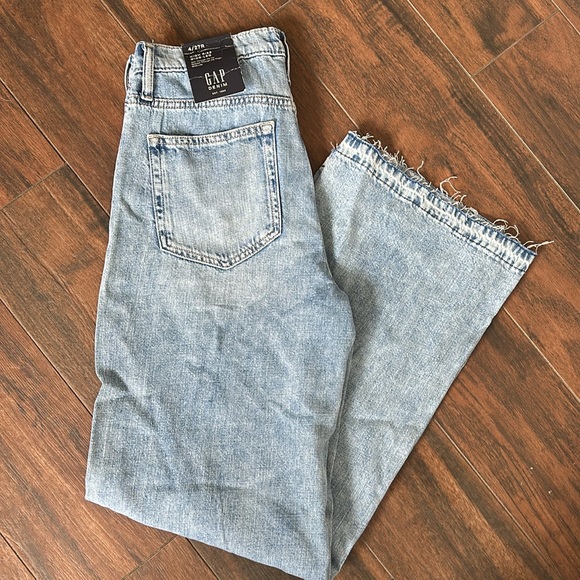 Gap High Rise Wide-Leg Jeans - Medium Wash Destroy - Picture 8 of 8